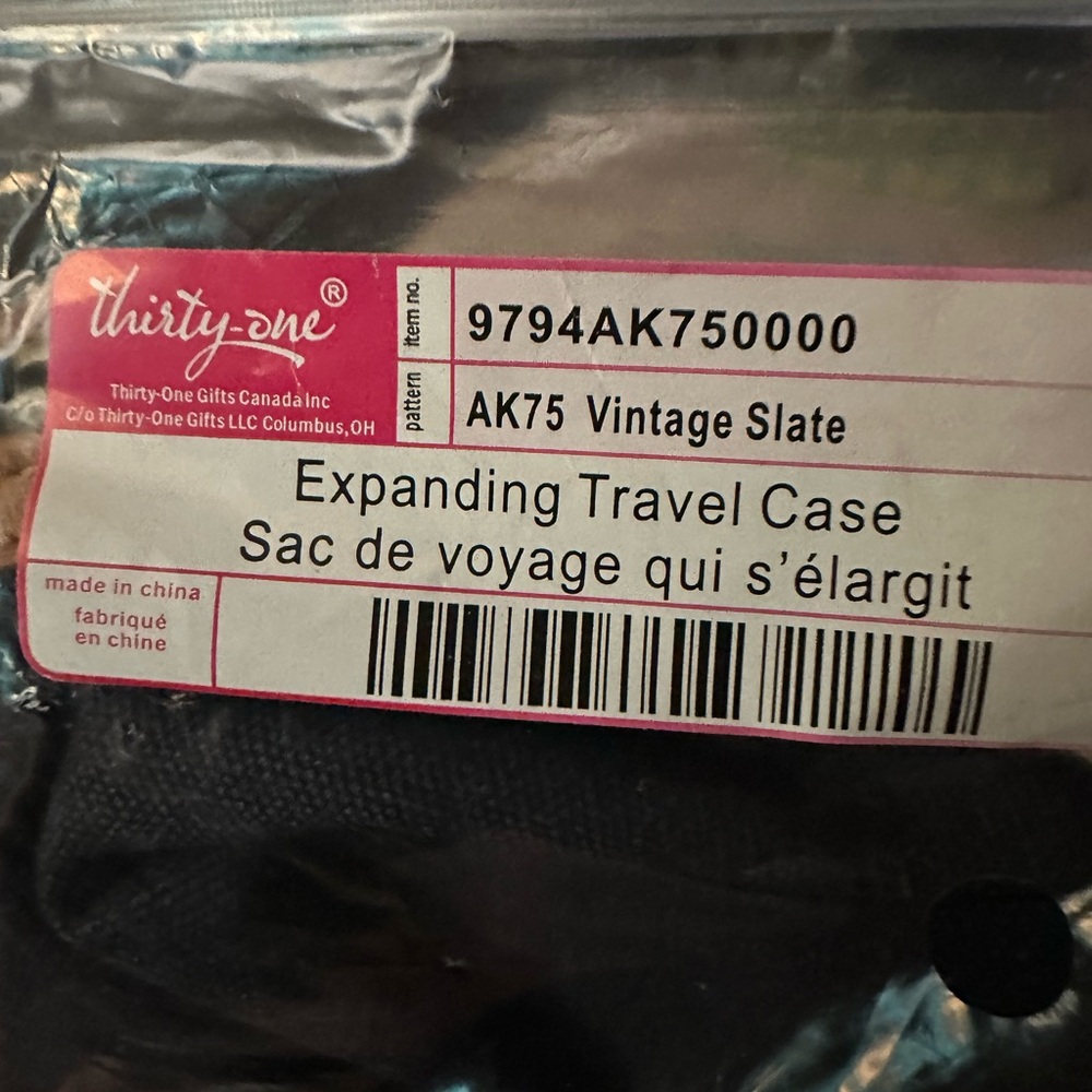 Thirty-One Expanding Travel Case - Vintage Slate
New in bag never used